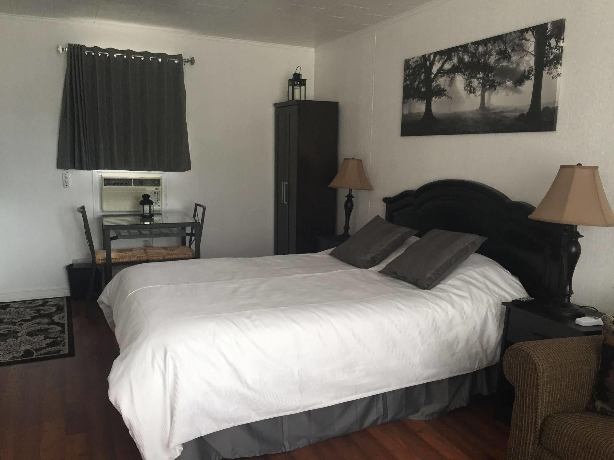 New Rockland Motel Bobcaygeon Extérieur photo