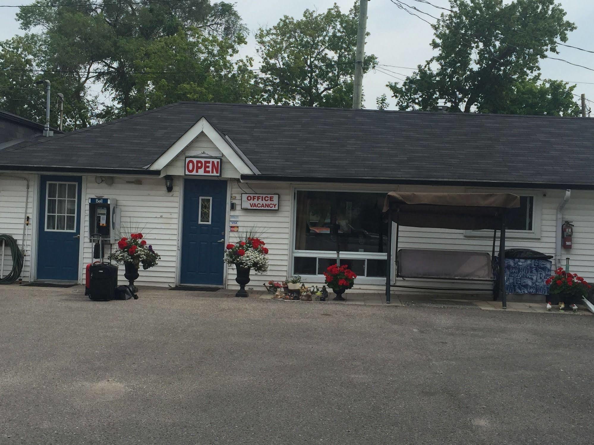 New Rockland Motel Bobcaygeon Extérieur photo